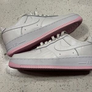 Air Force authentic Nike athletic sport shoes by Kelsey size 8.5 unisex white